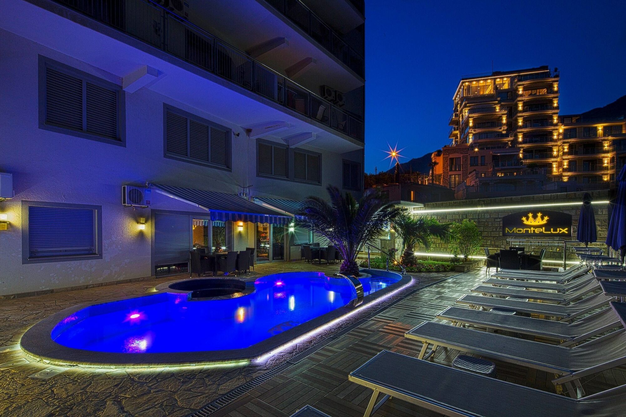 Montelux Apartments Budva Exterior photo